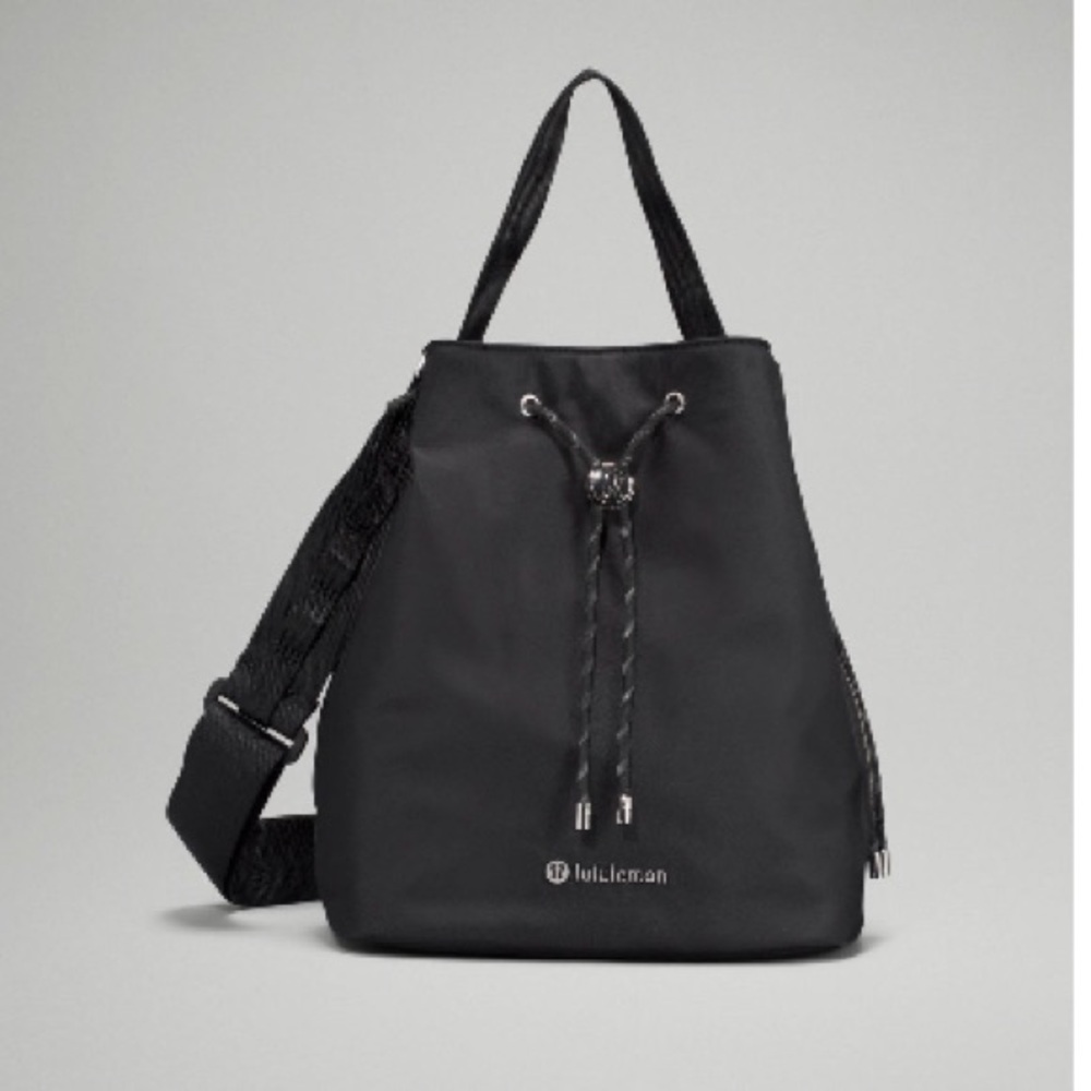 LULULEMON DRAWSTRING BUCKET CROSSBODY 5L